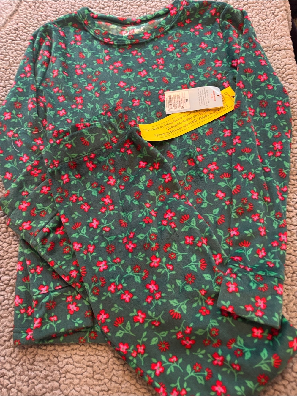 NWT Cat & Jack Green Long-Sleeve Pajamas with Red Floral Print